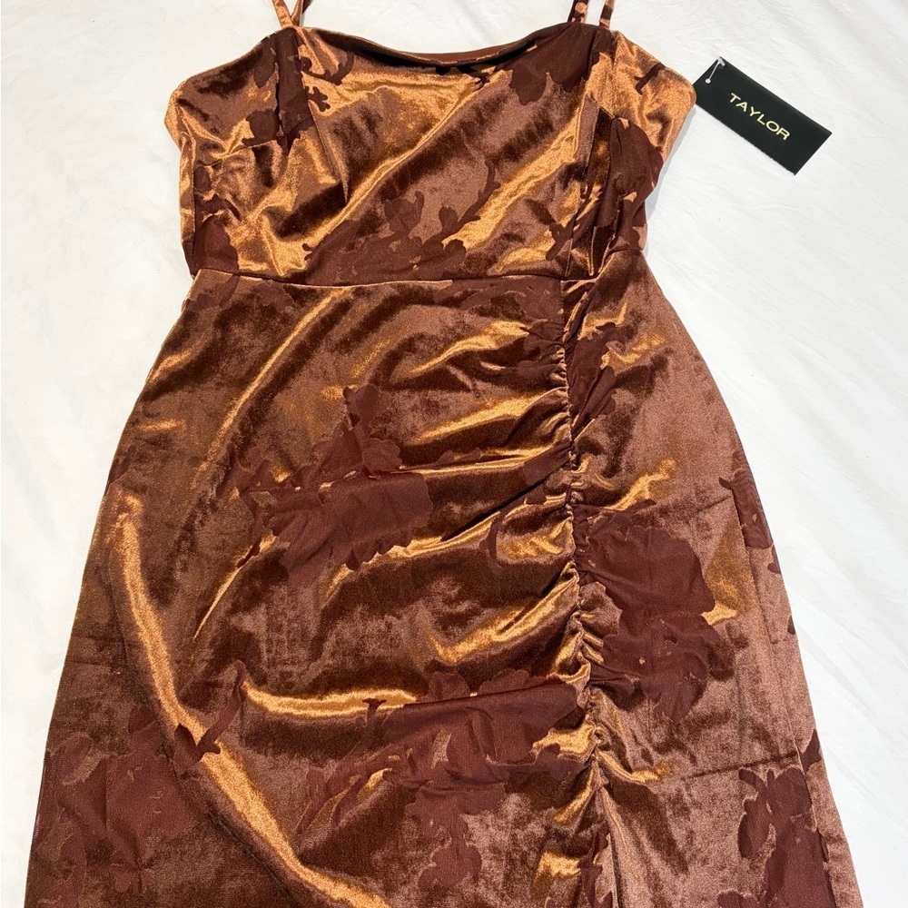 Taylor Brown Velvet Floral Ruched Midi Dress Slit NWT Size 2 - Picture 3 of 15